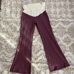 Flared maternity leggings